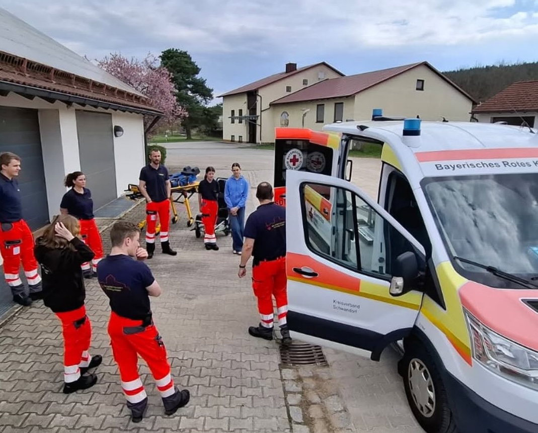 Einweisung in den Krankentransportwagen